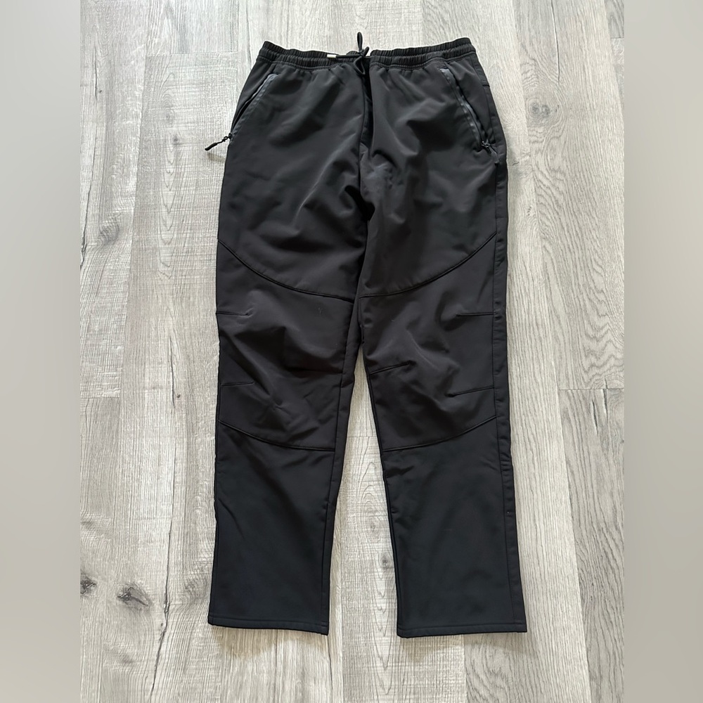 Ski Pants Columbia Women’s Blk Pull On pants lined with fleece. Snow/water proof